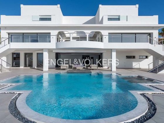 Foto 1 de Casa en venda a Costa Adeje de 7 habitacions amb terrassa i piscina