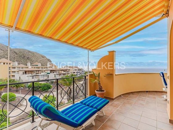 Foto 2 de Venta de piso en Los Cristianos - Playa de las Américas de 3 habitaciones con terraza y piscina