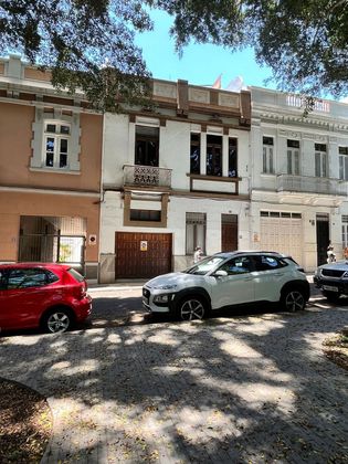 Foto 1 de Casa en venda a calle Numancia de 6 habitacions amb terrassa i garatge