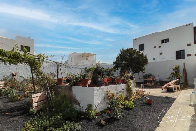 Foto 2 de Chalet en venta en Tahiche de 4 habitaciones con terraza y jardín