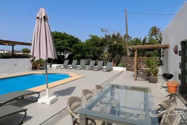 Foto 1 de Xalet en venda a Tiagua de 6 habitacions amb terrassa i piscina