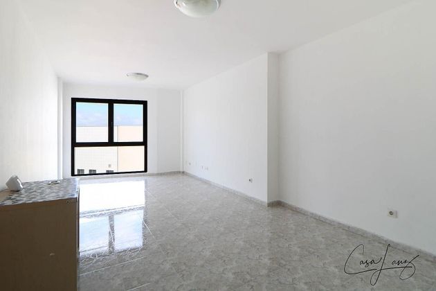 Foto 2 de Piso en venta en Centro - La Vega Alta de 3 habitaciones con garaje y ascensor