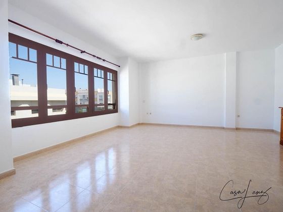 Foto 2 de Piso en venta en Centro - La Vega Alta de 3 habitaciones y 130 m²