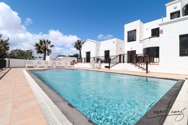 Foto 1 de Chalet en venta en El Mojón de 7 habitaciones con terraza y piscina