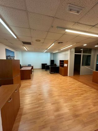 Foto 1 de Alquiler de oficina en calle Emilio Castelar con aire acondicionado