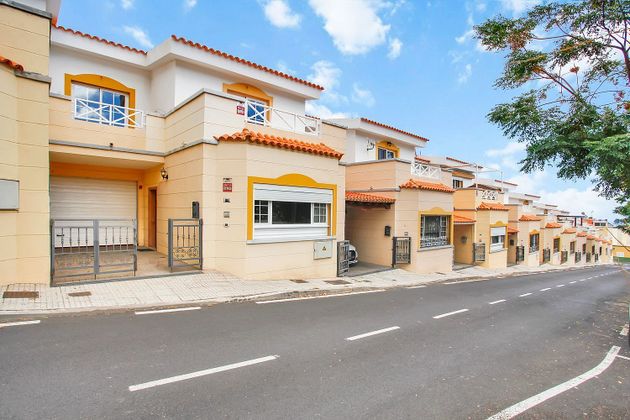 Foto 1 de Casa adosada en venta en Güímar de 3 habitaciones con terraza y garaje