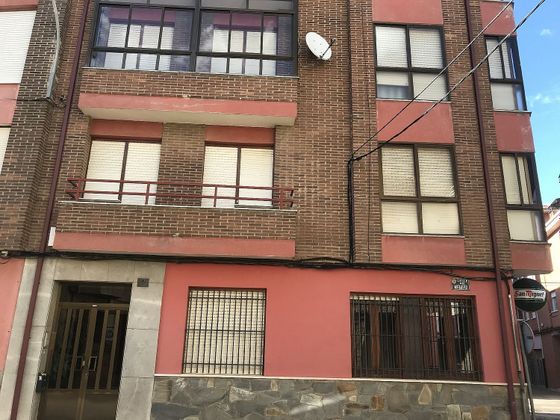 Foto 2 de Venta de piso en calle Del Matadero de 4 habitaciones con terraza y garaje