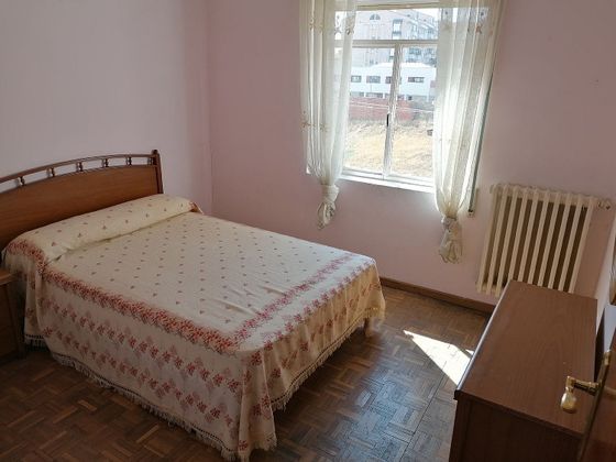 Foto 2 de Venta de piso en calle Plinio El Joven de 4 habitaciones con calefacción