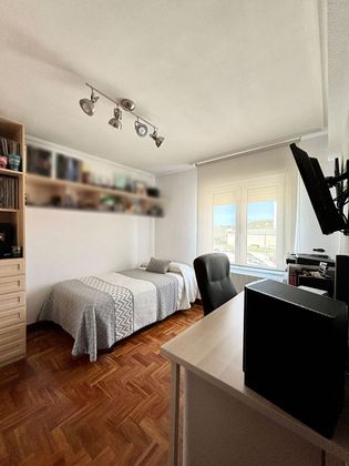 Foto 2 de Venta de piso en Urduliz de 3 habitaciones con terraza y calefacción