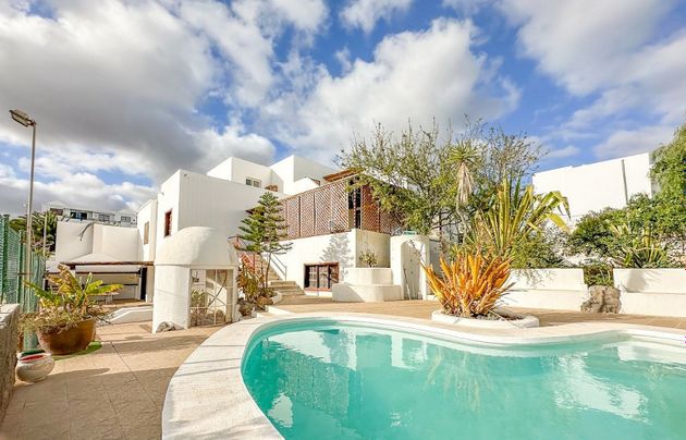 Foto 1 de Xalet en venda a Costa Teguise de 7 habitacions amb terrassa i piscina