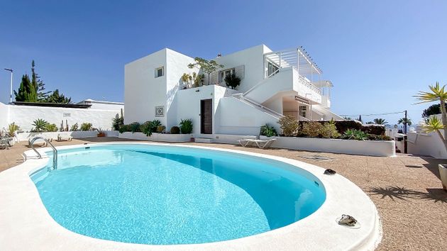 Foto 1 de Pis en venda a Puerto del Carmen de 2 habitacions amb terrassa i piscina