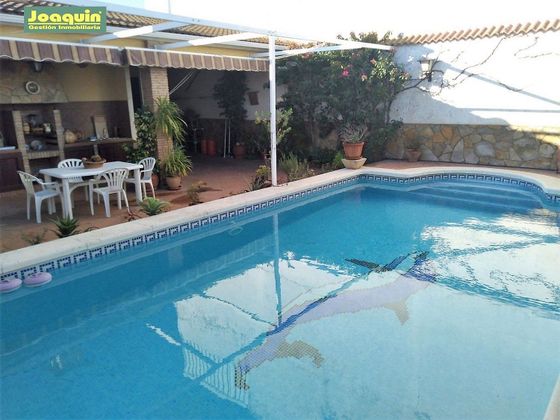 Foto 1 de Venta de casa en Alcolea de 4 habitaciones con terraza y piscina