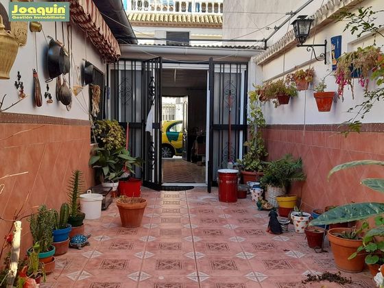 Foto 2 de Casa en venda a Poniente-Norte - Miralbaida - Parque Azahara de 4 habitacions amb aire acondicionat i calefacció