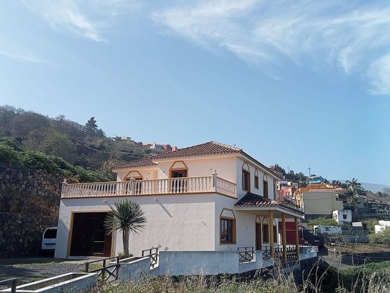 Foto 1 de Xalet en venda a Orotava (La) de 4 habitacions amb terrassa i garatge