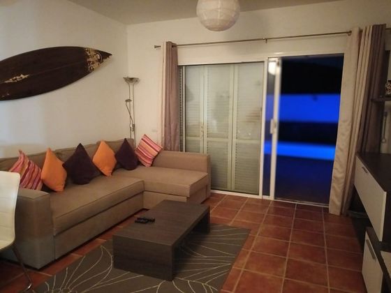 Foto 2 de Venta de casa adosada en Corralejo de 3 habitaciones con piscina