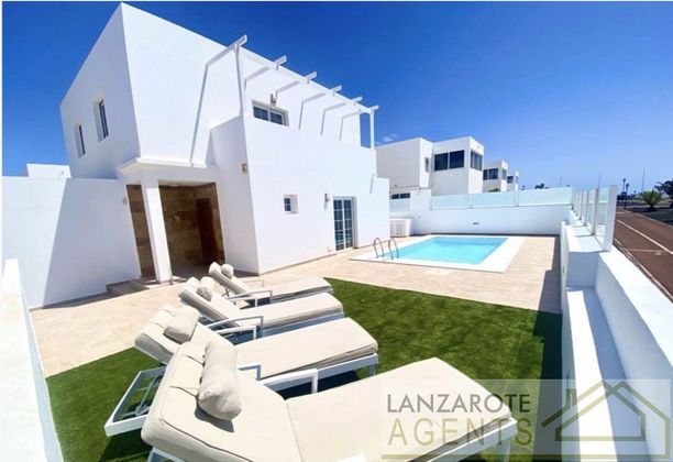 Foto 1 de Casa en venta en Playa Blanca de 2 habitaciones con terraza y piscina