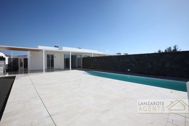 Foto 1 de Casa en venta en Playa Blanca de 3 habitaciones con terraza y piscina