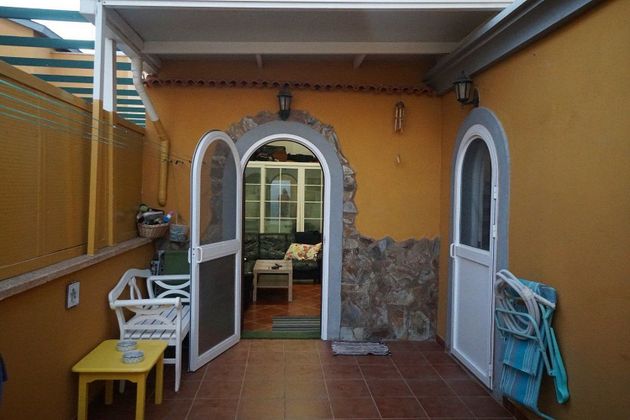 Foto 1 de Casa adossada en venda a calle Lastre de 4 habitacions amb terrassa i piscina