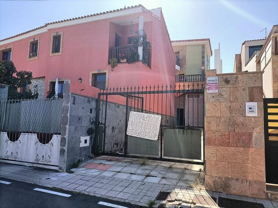 Foto 1 de Casa adosada en venta en La Herradura - Balcón del Telde de 3 habitaciones con terraza y piscina