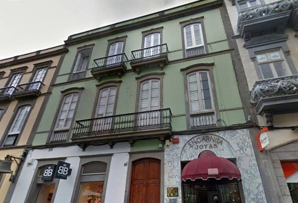 Foto 1 de Àtic en venda a calle Triana de 5 habitacions amb terrassa i balcó