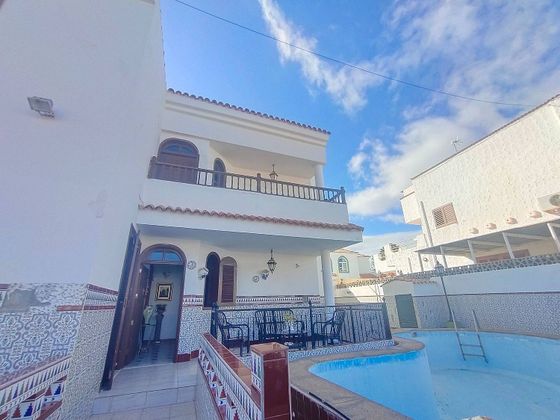 Foto 2 de Chalet en venta en Arguineguín de 4 habitaciones con terraza y piscina