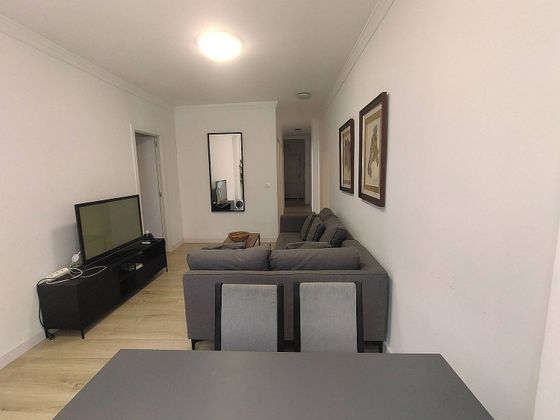 Foto 1 de Piso en alquiler en Alcaravaneras de 3 habitaciones con muebles y ascensor