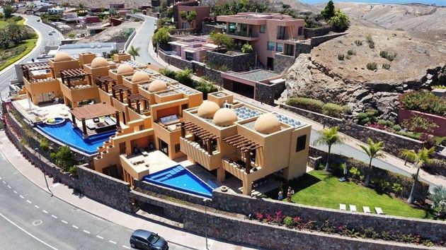 Foto 1 de Chalet en venta en El Tablero - El Salobre de 5 habitaciones con terraza y piscina
