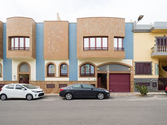 Foto 1 de Casa adossada en venda a Playa de Arinaga de 6 habitacions amb terrassa i garatge