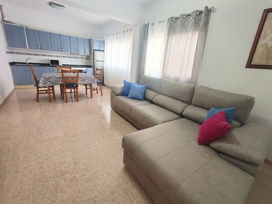 Foto 1 de Pis en lloguer a Playa de Arinaga de 2 habitacions amb mobles i balcó