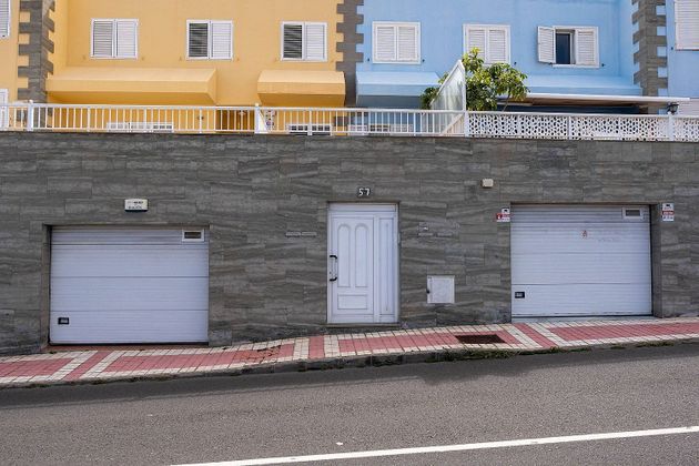 Foto 2 de Casa adossada en venda a paseo San Antonio de 4 habitacions amb terrassa i garatge