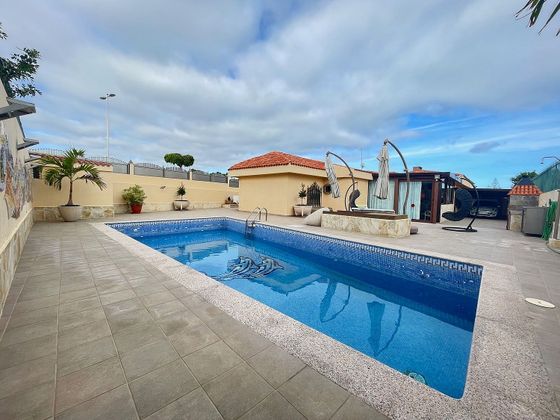 Foto 1 de Xalet en venda a Playa del Inglés de 4 habitacions amb terrassa i piscina