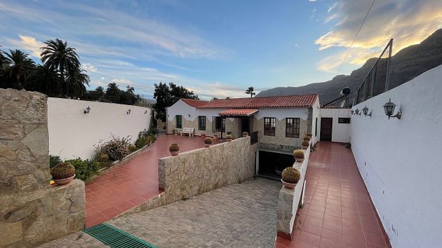 Foto 1 de Casa en venda a San Bartolomé de Tirajana interior de 4 habitacions amb terrassa i piscina