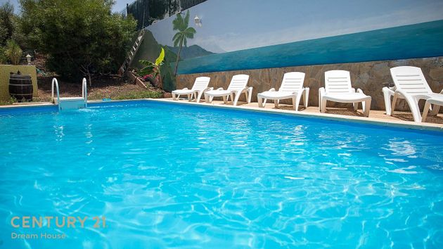 Foto 2 de Xalet en venda a calle Virgen del Coromoto de 5 habitacions amb terrassa i piscina
