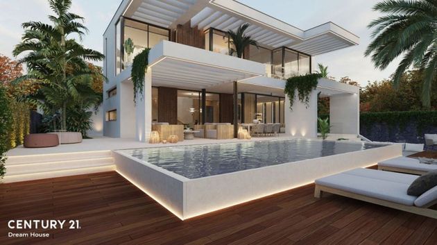 Foto 1 de Casa en venta en calle Navarra de 4 habitaciones con terraza y piscina