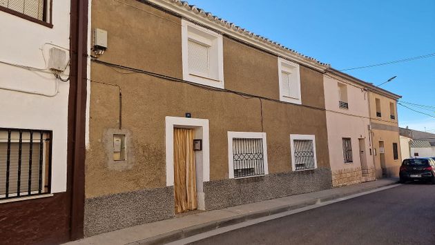 Foto 1 de Casa en venta en calle Teruel de 6 habitaciones con garaje y calefacción