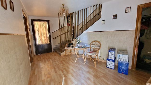 Foto 2 de Casa en venda a calle Teruel de 6 habitacions amb garatge i calefacció
