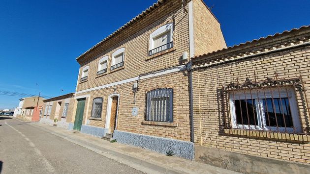 Foto 2 de Venta de casa en calle Mosen Juan Pablo Aznar de 7 habitaciones con terraza y calefacción