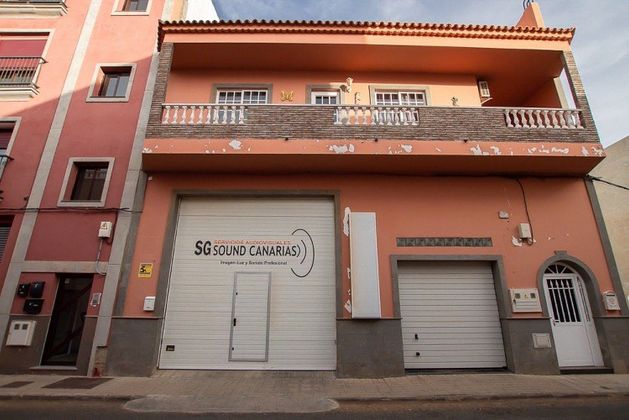 Foto 2 de Casa rural en venta en Vecindario-Paredilla-Sardina de 5 habitaciones con terraza y garaje