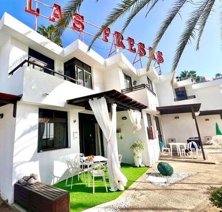 Foto 1 de Casa en venda a calle Gran Canaria de 2 habitacions amb terrassa i piscina