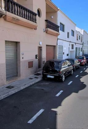 Foto 2 de Venta de local en calle Guadarfía con garaje
