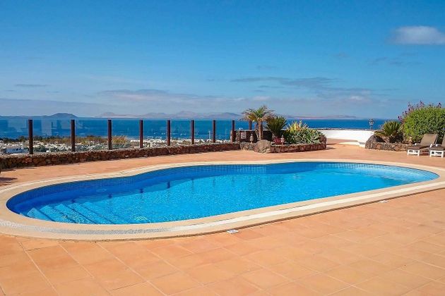 Foto 1 de Xalet en venda a Playa Blanca de 5 habitacions amb terrassa i piscina