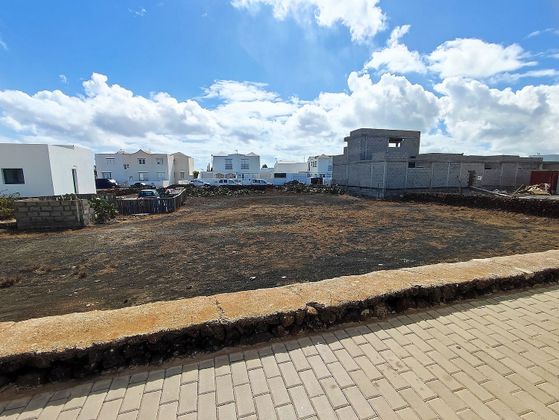 Foto 2 de Venta de terreno en avenida Central de Tías de 650 m²