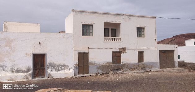 Foto 1 de Casa rural en venda a calle Juanita Toribio de 6 habitacions amb garatge