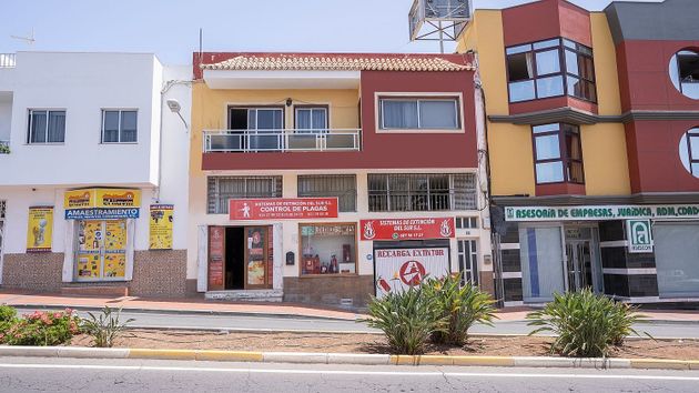 Foto 1 de Venta de edificio en avenida Santa Cruz de 384 m²