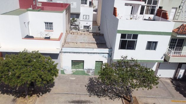 Foto 2 de Casa en venda a avenida Socorro de 2 habitacions amb terrassa i garatge