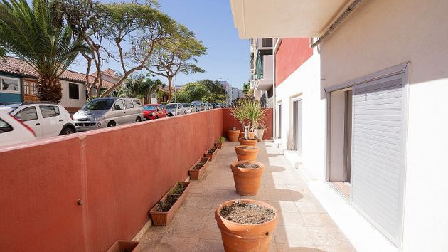Foto 2 de Pis en venda a calle De la Orotava de 3 habitacions amb terrassa i ascensor