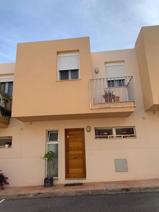 Foto 1 de Casa adossada en venda a calle De Les Pruneres de 3 habitacions amb terrassa i balcó