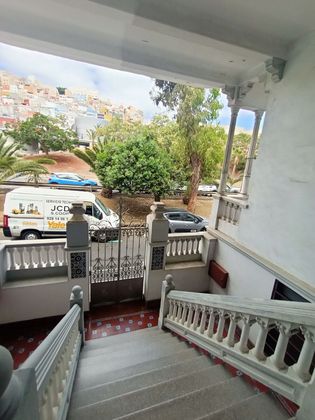 Foto 2 de Casa en venta en calle Juan de Quesada de 14 habitaciones con terraza y balcón