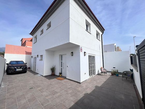 Foto 1 de Casa en venda a Arico de 3 habitacions amb terrassa i piscina