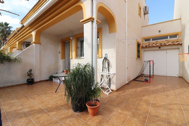 Foto 2 de Casa en venda a Daya Nueva de 3 habitacions amb terrassa i garatge